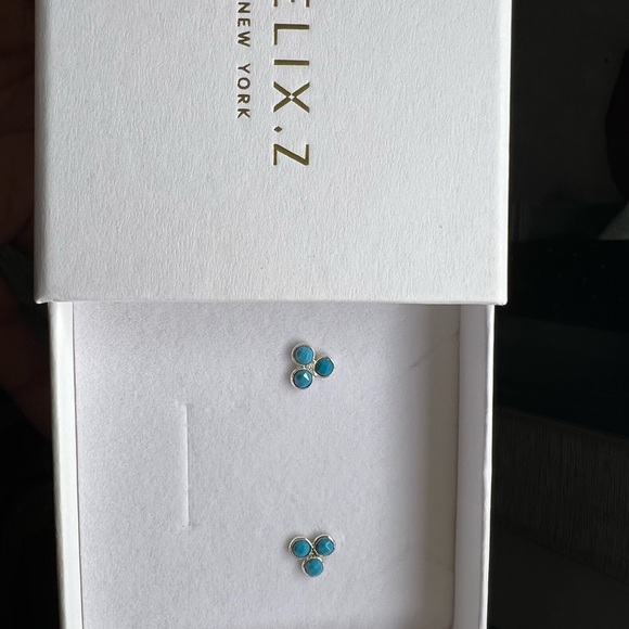 Turquoise birthstone stud earrings - Picture 2 of 2